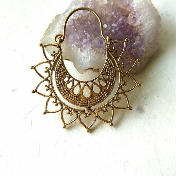 1 Left! Vintage Gold Tribal Sunburst Drop Earrings - Picture 4 of 7